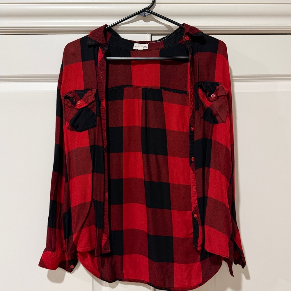 Maison Jules red & black buffalo plaid button front shirt size M